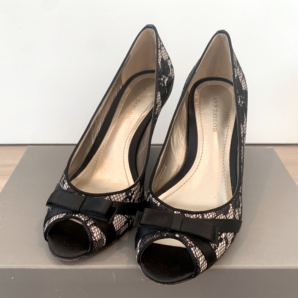 Ann Taylor Monique Lace Satin Heels 6M
